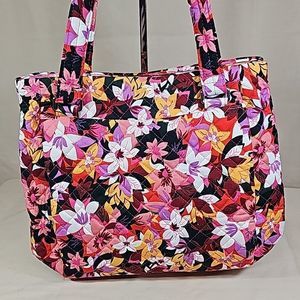 VERA BRADLEY QUILTED FLORAL DESIGN MUTI COMPARTMENT SATCHEL OKPM-09-003